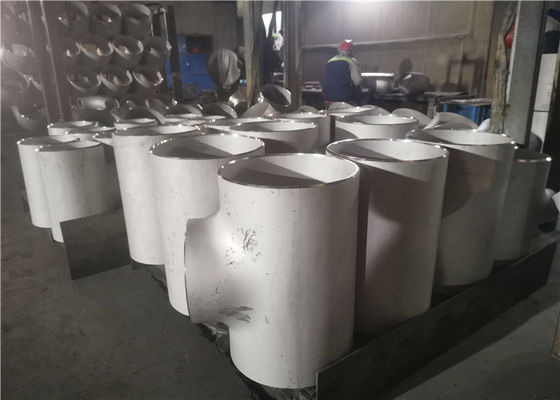 Seamless TP304 Butt Welded 110mm Equal Tee Pipe Fitting Varnished
