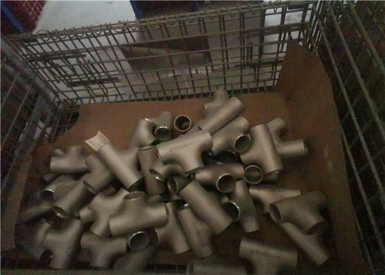 Seamless TP304 Butt Welded 110mm Equal Tee Pipe Fitting Varnished